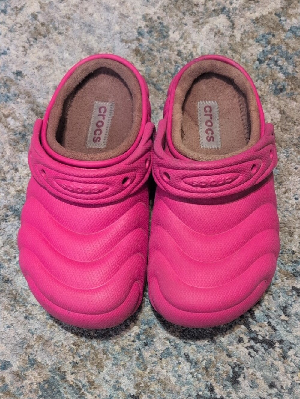 Crocs Hot Pink Fleece Lined Clogs M5/W7 - Picture 2 of 9